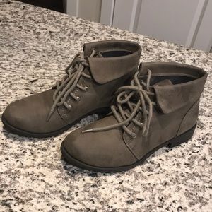 Cute grey suede ankle boots! 8.5! 😍😍